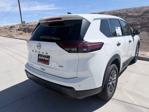 Used 2024 Nissan Rogue S AWD/4WD image 6
