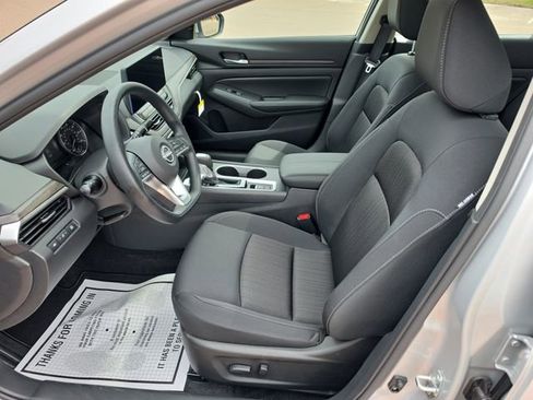 Used 2025 Nissan Altima 2.5 SV w/ SV Special Edition Package AWD/4WD image 9
