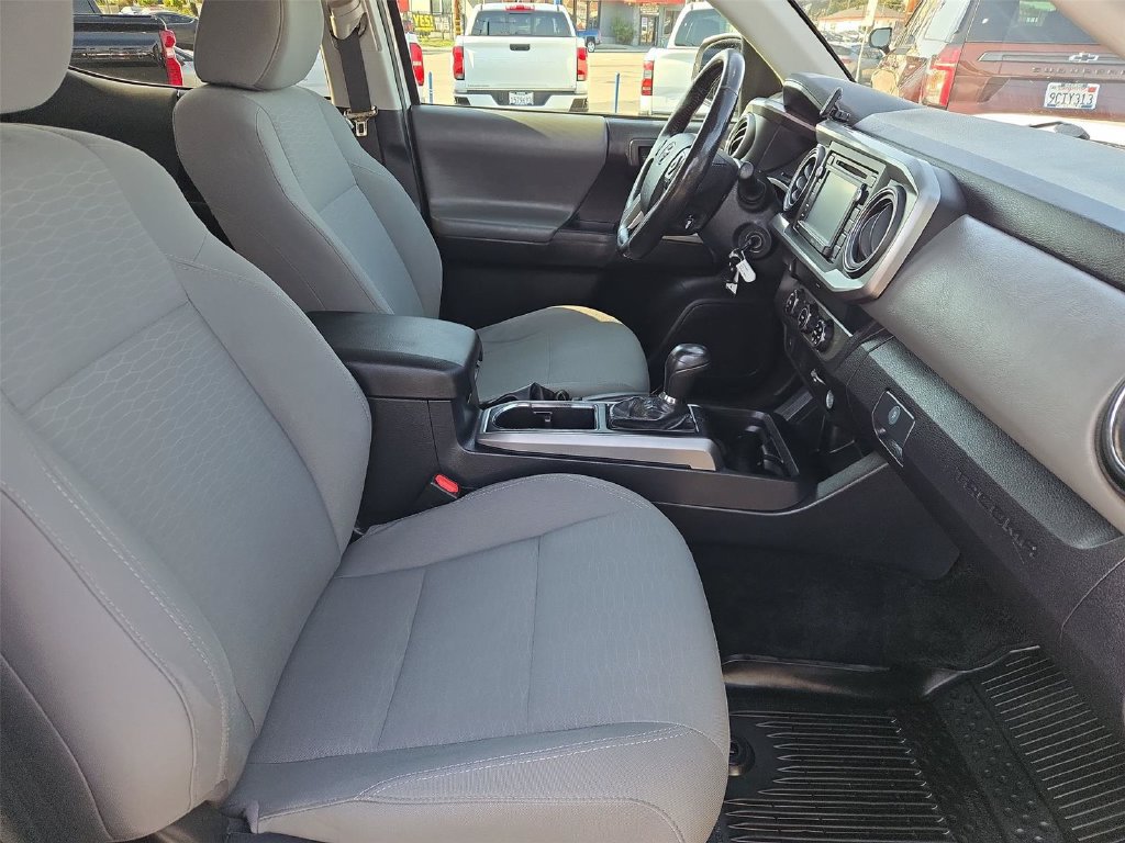 Used 2019 Toyota Tacoma SR5 RWD image 17