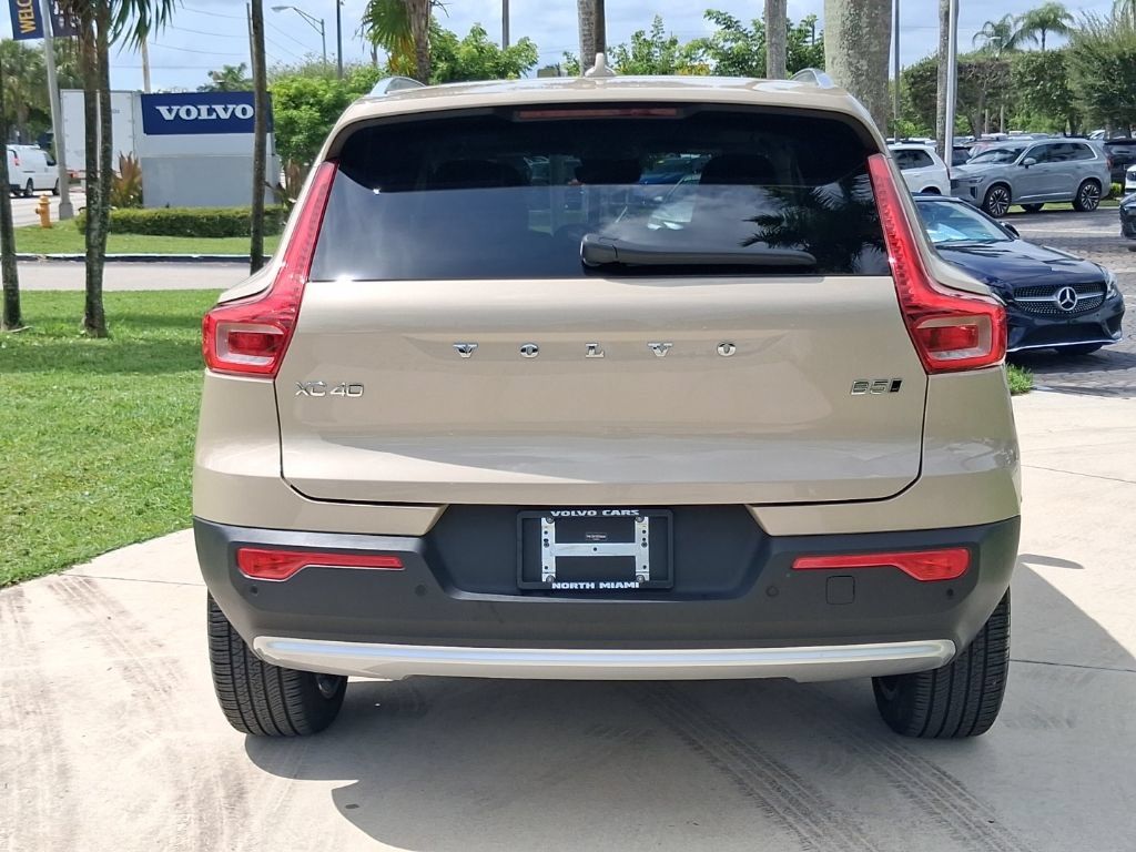 Certified 2025 Volvo XC40 B5 Ultra w/ Protection Package AWD/4WD image 5