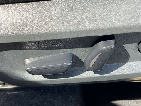 Used 2025 Nissan Rogue SV FWD image 22