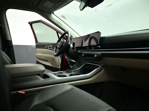 Certified 2025 Kia Carnival EX image 27