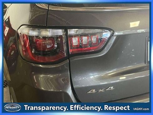 Used 2023 Jeep Compass Latitude AWD/4WD image 11
