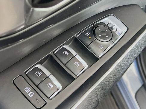 Used 2025 Kia Sorento LX image 19