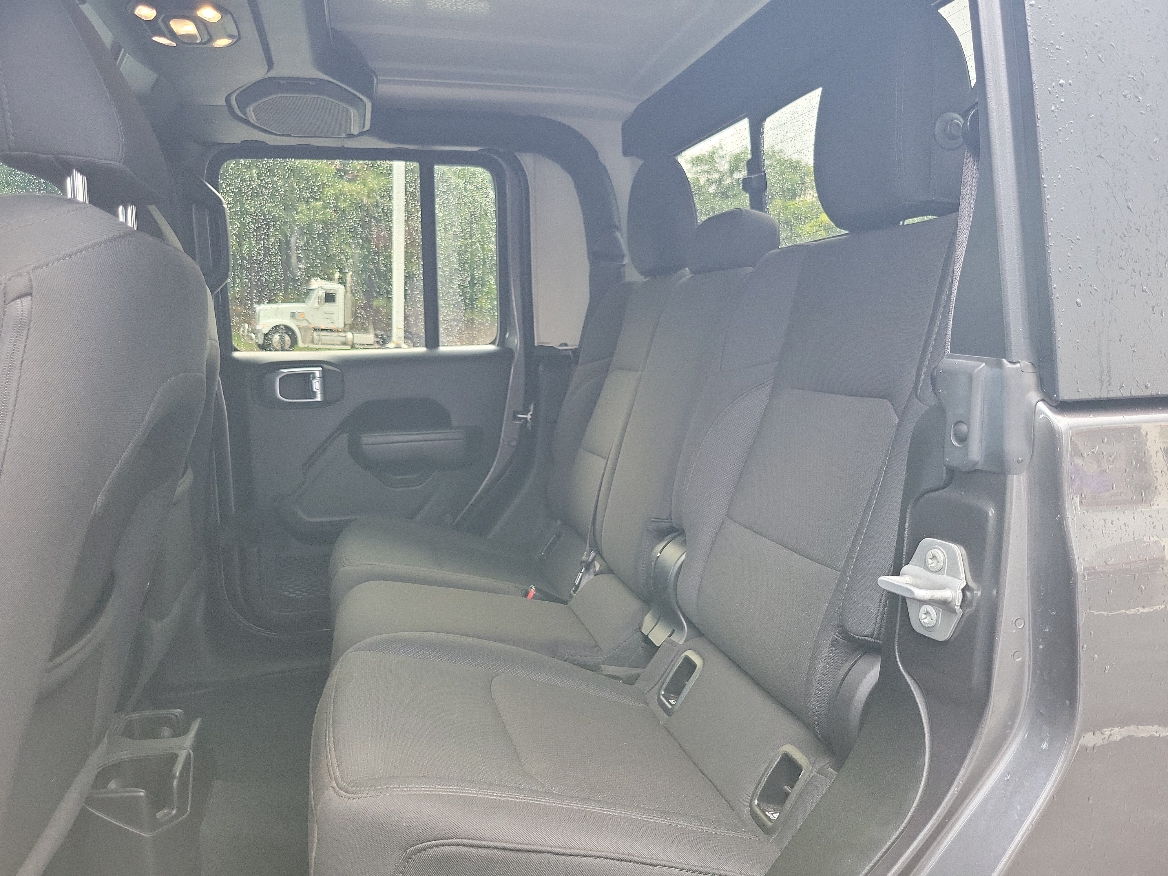 Used 2022 Jeep Gladiator Mojave AWD/4WD image 9