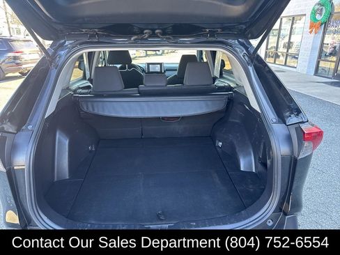 Used 2021 Toyota RAV4 LE image 12