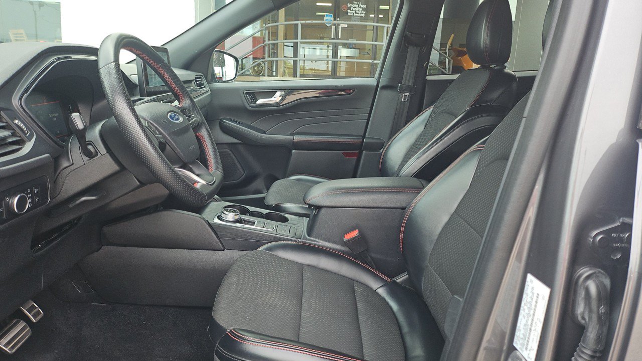 Used 2023 Ford Escape ST-Line FWD image 10