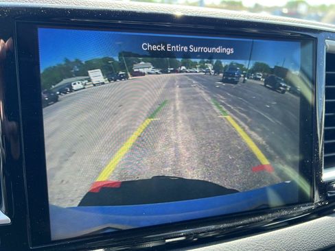 Used 2023 Chrysler Pacifica Touring-L FWD image 26