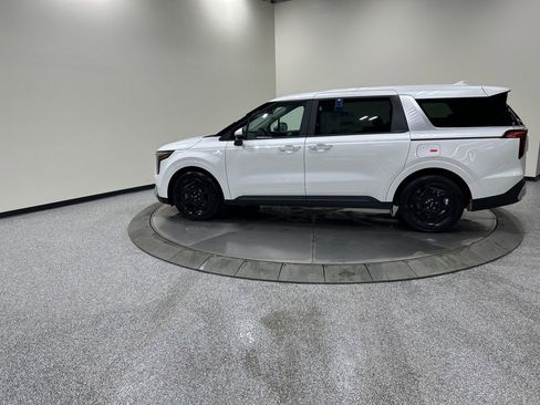 New 2026 Kia Carnival LXS image 8