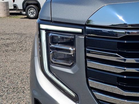 Used 2024 GMC Sierra 1500 SLT AWD/4WD image 12
