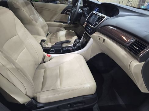 Used 2017 Honda Accord EX-L image 10