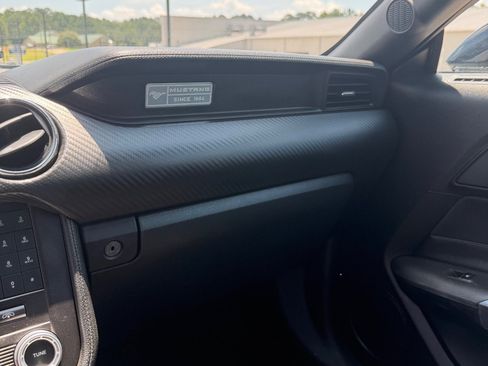 Used 2015 Ford Mustang Coupe RWD image 19