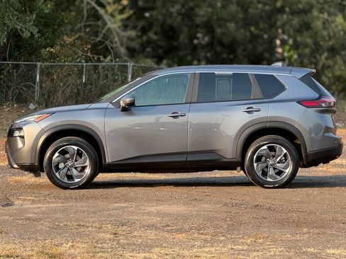 Used 2025 Nissan Rogue SV FWD image 4