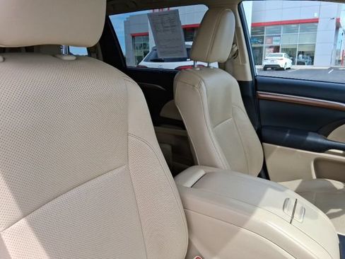 Used 2017 Toyota Highlander Limited AWD/4WD image 13