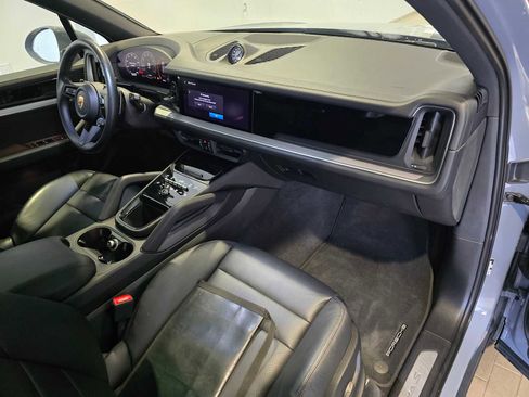 Used 2024 Porsche Cayenne S image 14