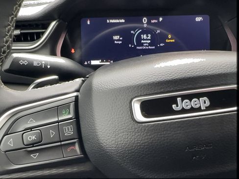 Used 2024 Jeep Grand Cherokee Altitude RWD image 40