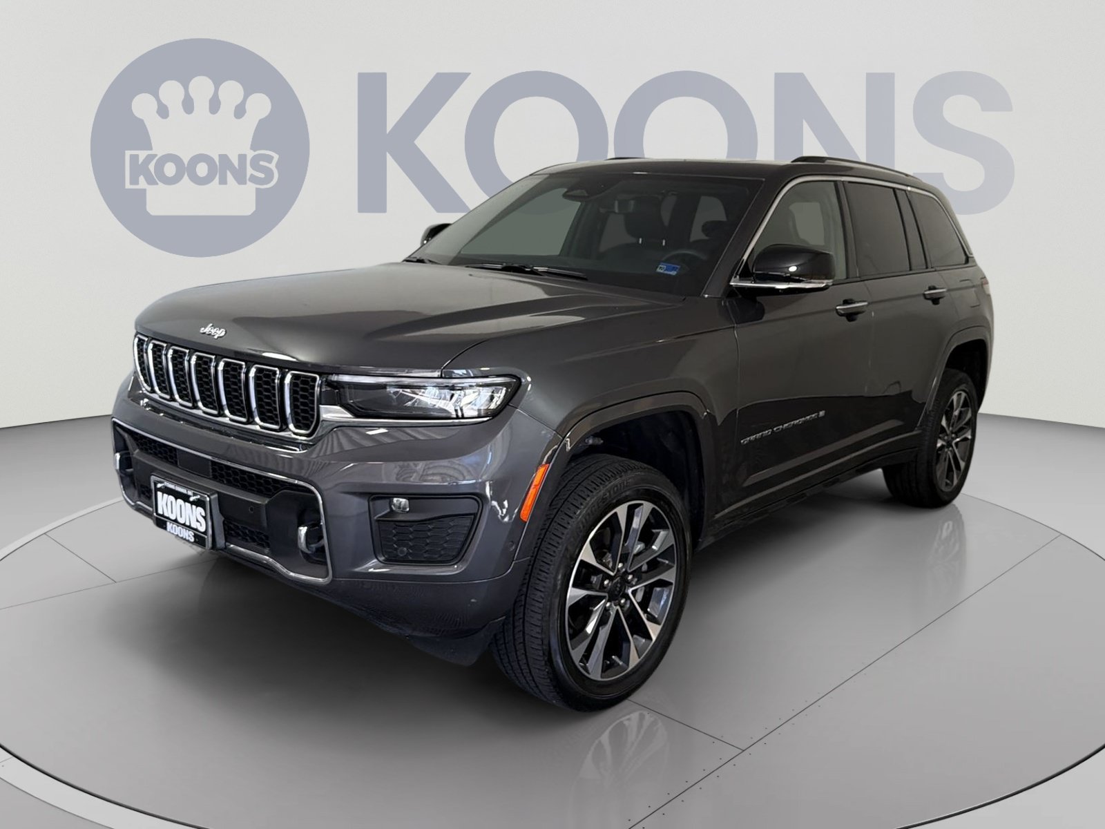 Used 2023 Jeep Grand Cherokee Overland w/ Luxury Tech Group IV AWD/4WD image 1