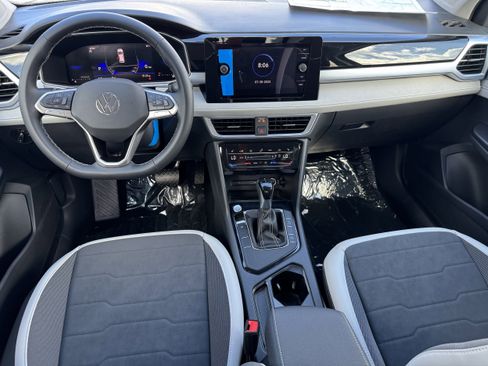 New 2025 Volkswagen Taos SE image 10