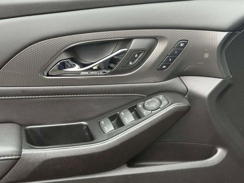 Used 2023 Chevrolet Traverse Premier w/ Redline Edition image 13