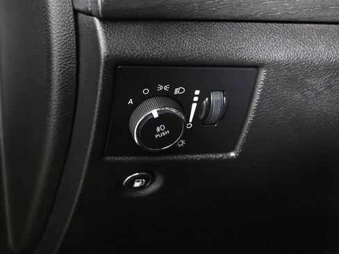 Used 2018 Jeep Grand Cherokee Altitude image 25