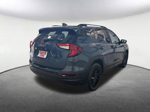 Used 2024 GMC Terrain SLE w/ Elevation Edition image 5
