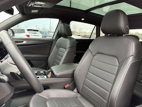 Used 2025 Volkswagen Atlas Cross Sport SEL image 12