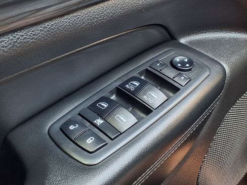 Used 2019 Jeep Grand Cherokee Laredo RWD image 12