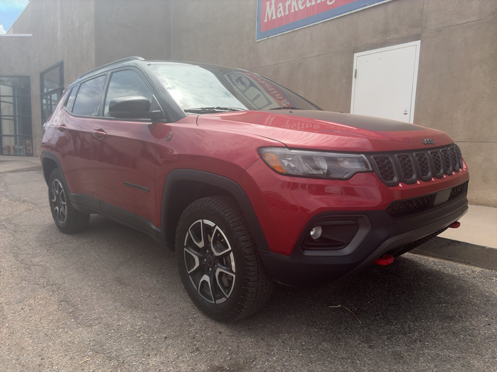 Used 2025 Jeep Compass Trailhawk AWD/4WD image 22