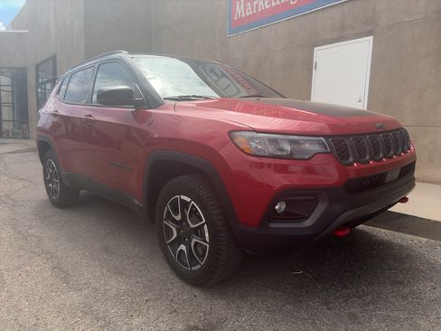Used 2025 Jeep Compass Trailhawk AWD/4WD image 22