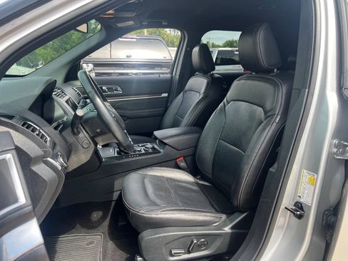 Used 2018 Ford Explorer Limited w/ Equipment Group 301A AWD/4WD image 10