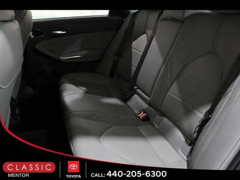Used 2019 Toyota Avalon Limited image 19