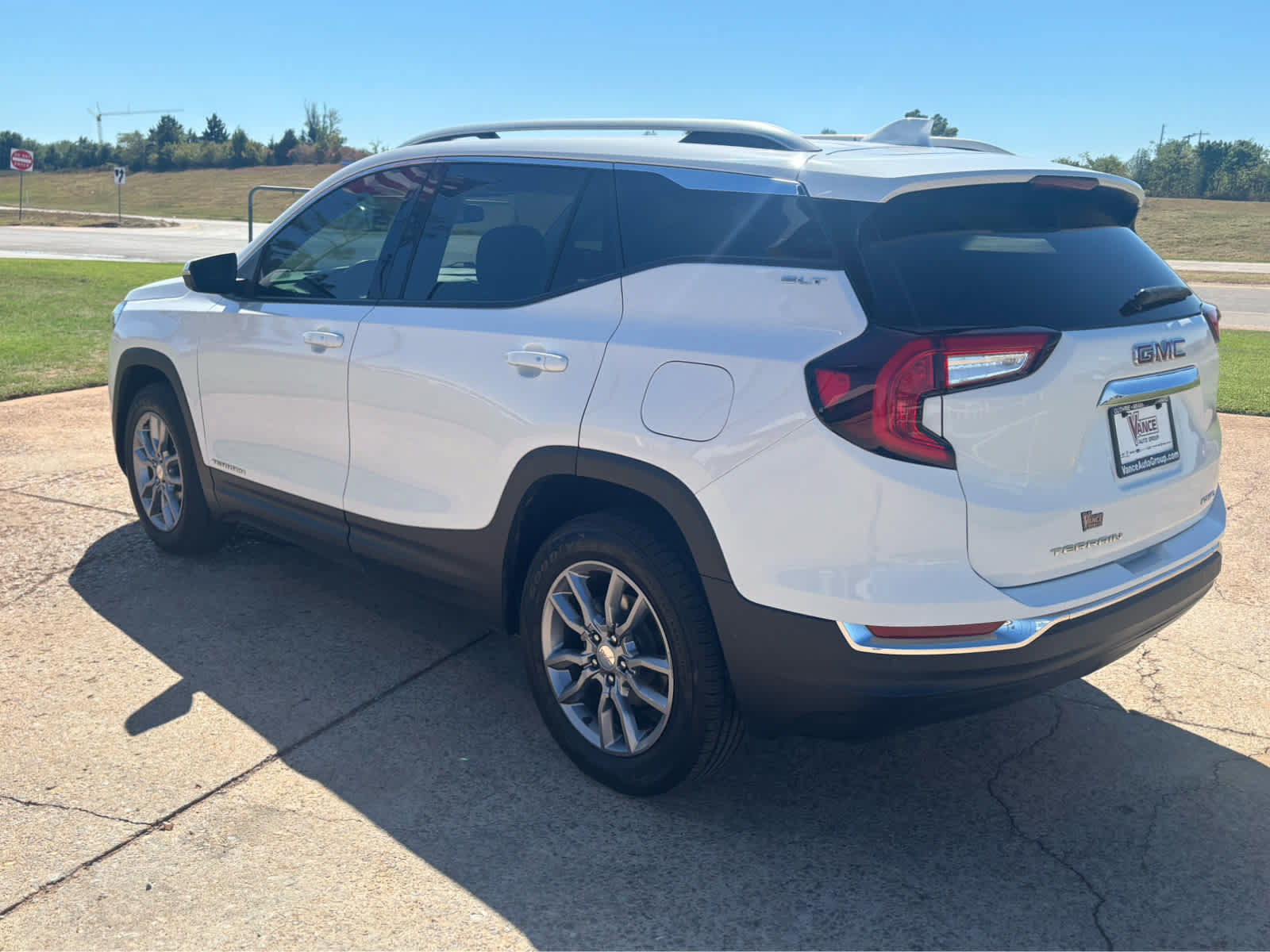 Used 2022 GMC Terrain SLT w/ Infotainment Package II AWD/4WD image 5