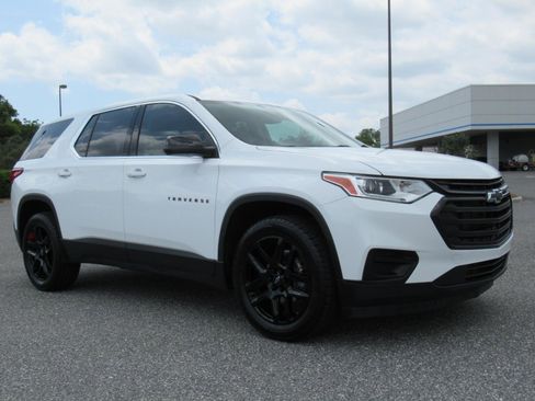 Used 2021 Chevrolet Traverse LS FWD image 1