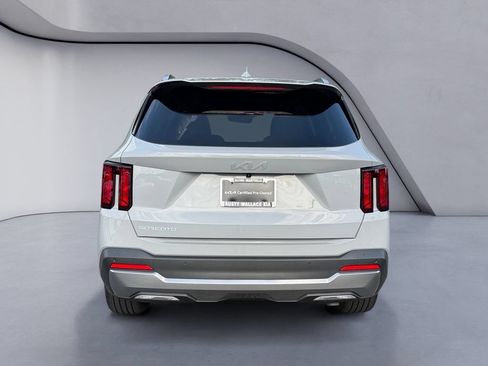 Used 2025 Kia Sorento EX w/ Panoramic Sunroof Package FWD image 4