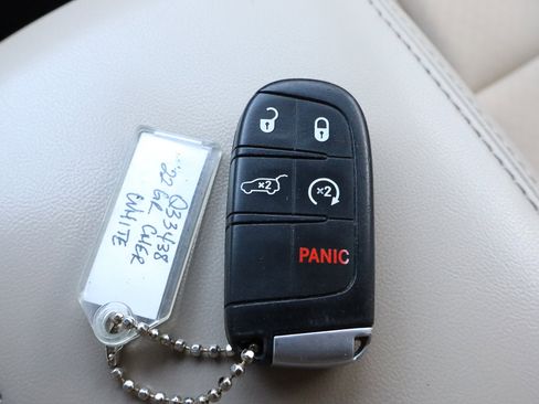 Used 2022 Jeep Grand Cherokee Laredo E w/ Security & Convenience Group image 32