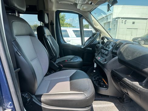 Used 2020 RAM ProMaster 2500 w/ Premium Appearance Group FWD image 4