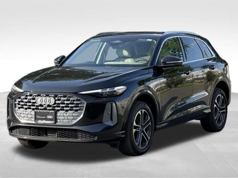 Certified 2025 Audi Q5 Premium Plus w/ Premium Plus AWD/4WD image 3