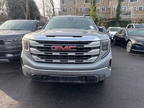 Used 2025 GMC Sierra 1500 SLE image 2
