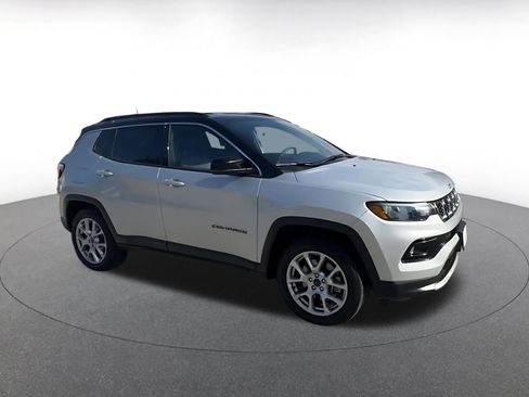 Used 2025 Jeep Compass Limited image 2
