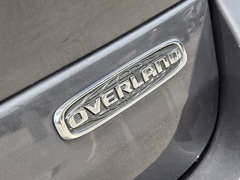 Used 2022 Jeep Grand Cherokee Overland AWD/4WD image 4