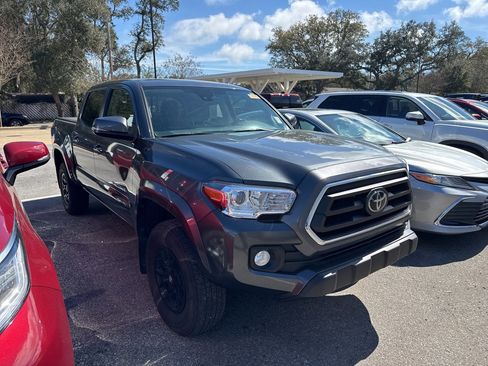 Used 2022 Toyota Tacoma SR5 w/ Technology Package image 3