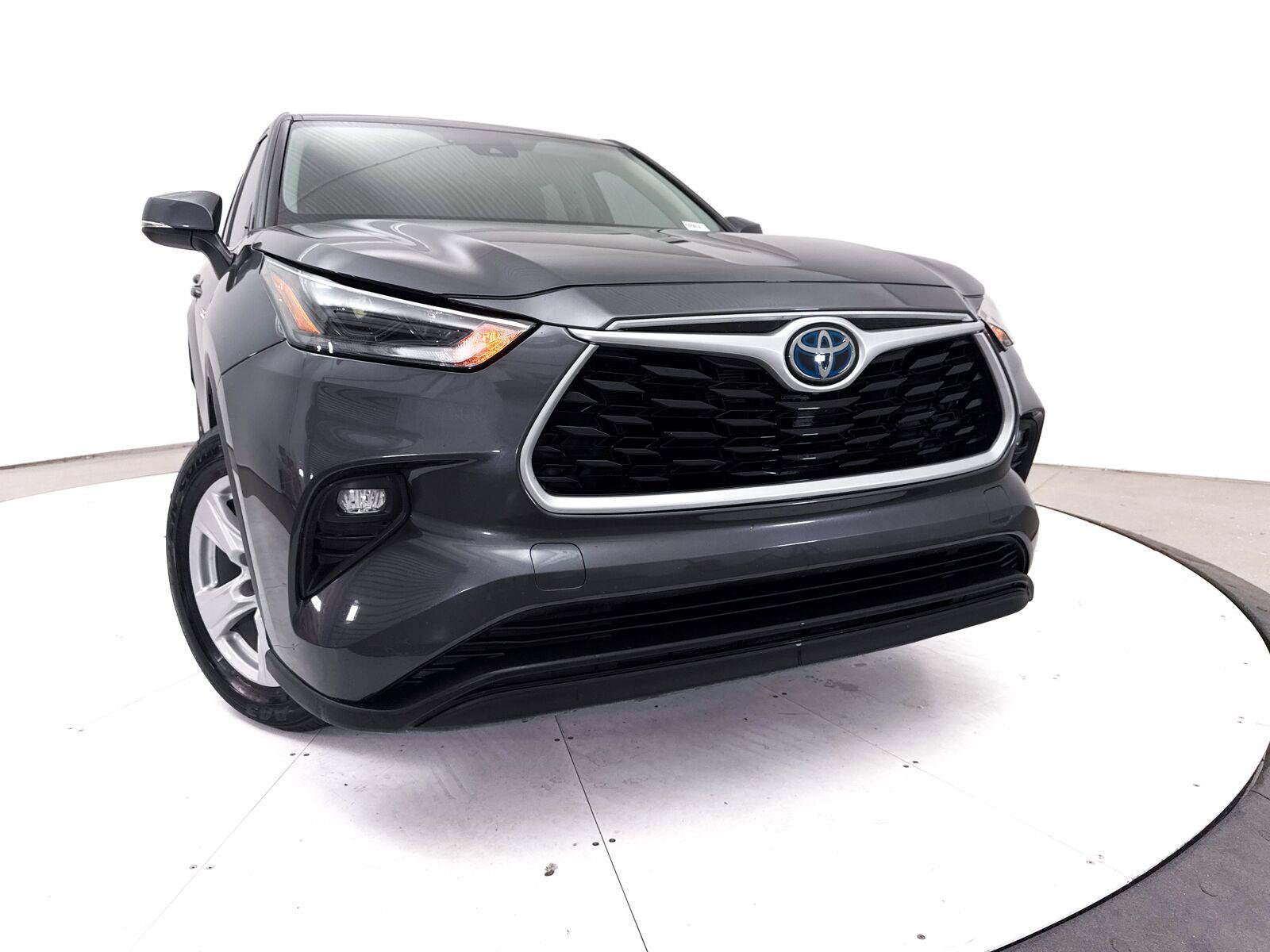 Used 2021 Toyota Highlander LE FWD image 6