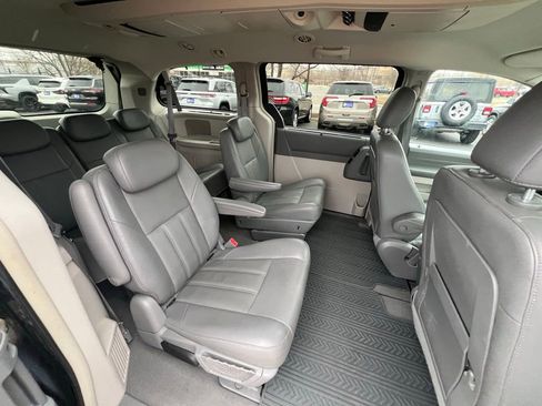 Used 2008 Chrysler Town & Country Touring image 24