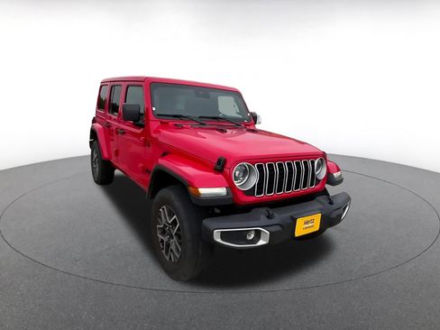 Used 2025 Jeep Wrangler Unlimited Sahara AWD/4WD image 3
