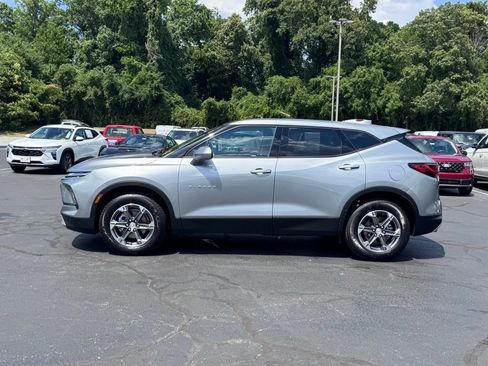 Used 2025 Chevrolet Blazer LT AWD/4WD image 3