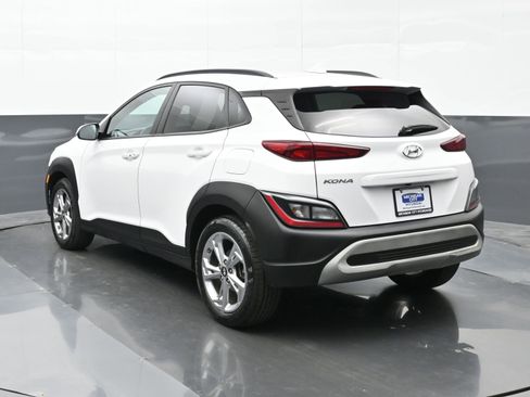 Used 2022 Hyundai Kona SEL FWD image 2