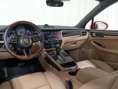 Certified 2024 Porsche Macan S AWD/4WD image 23