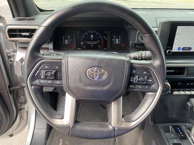Used 2025 Toyota 4Runner SR5 AWD/4WD image 17