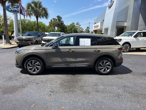 Used 2025 Lincoln Corsair AWD w/ Equipment Group 101A image 5