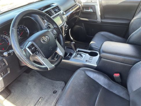 Used 2014 Toyota 4Runner Limited image 18